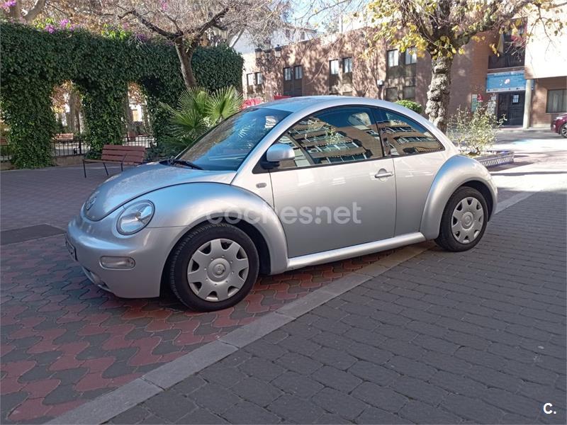 VOLKSWAGEN New Beetle 2.0