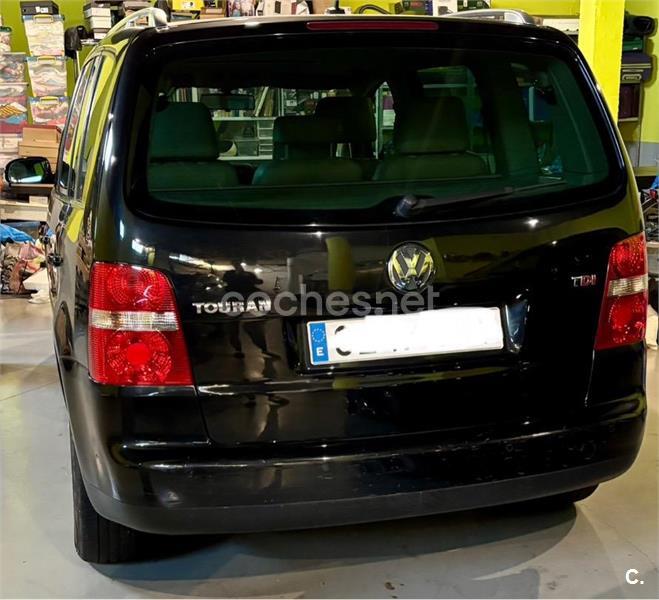 VOLKSWAGEN Touran