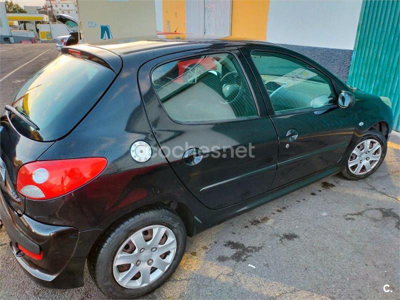 PEUGEOT 206