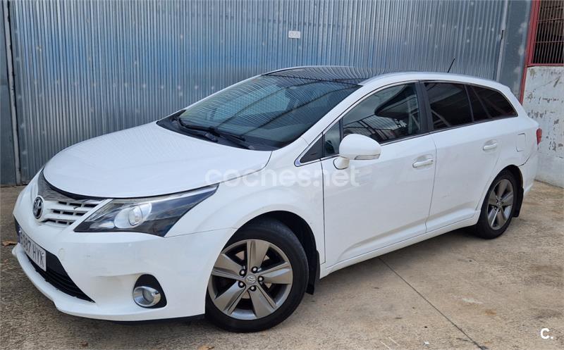 TOYOTA Avensis 120D Executive Cross Sport