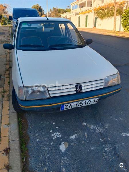 PEUGEOT 205