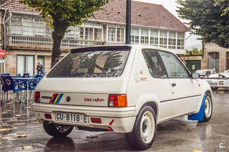 PEUGEOT 205