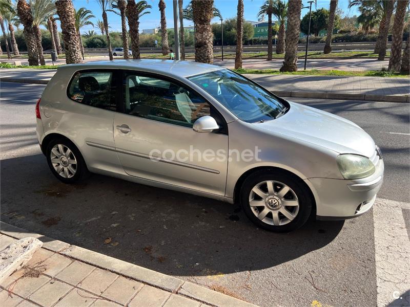 VOLKSWAGEN Golf 1.6 FSI Sportline