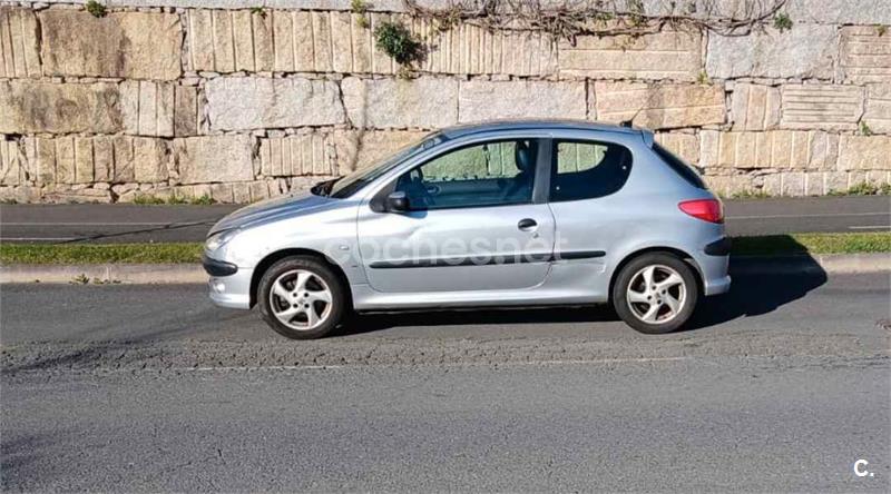 PEUGEOT 206