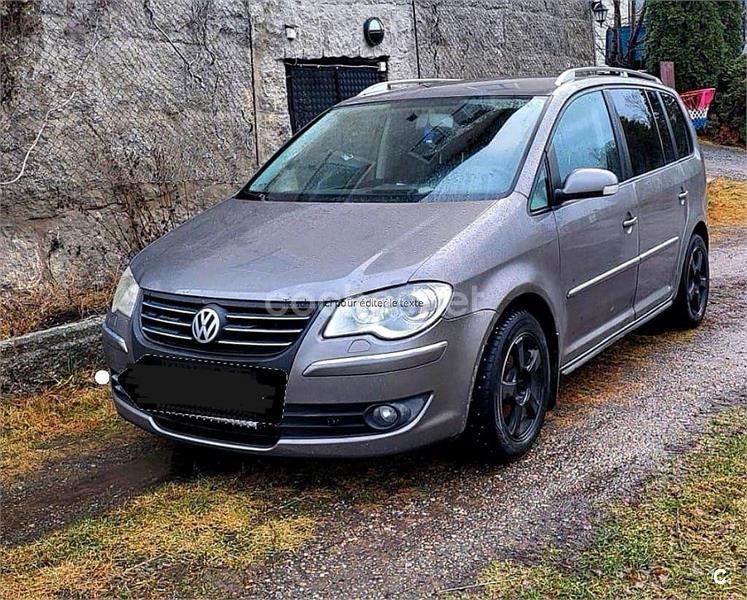 VOLKSWAGEN Touran