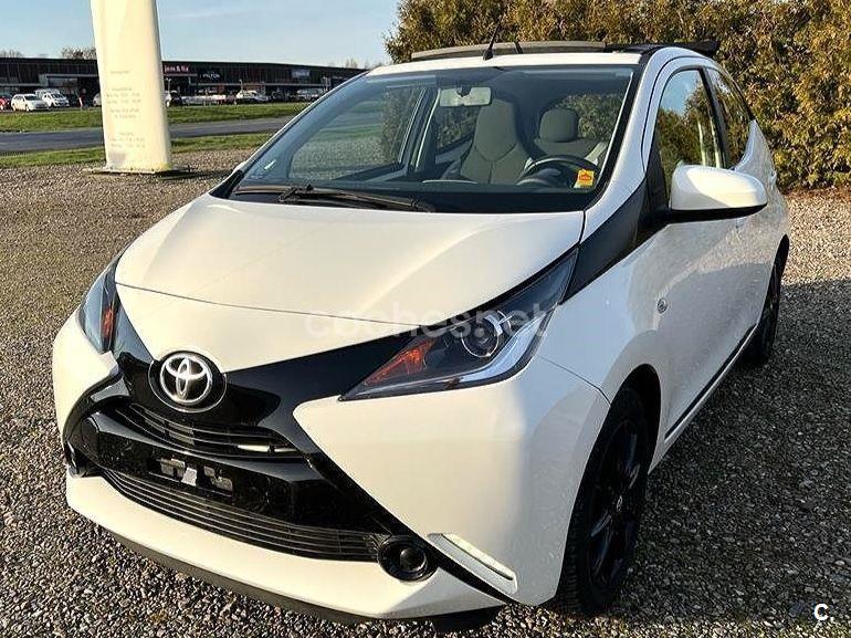 TOYOTA Aygo 1.0 70 xsky