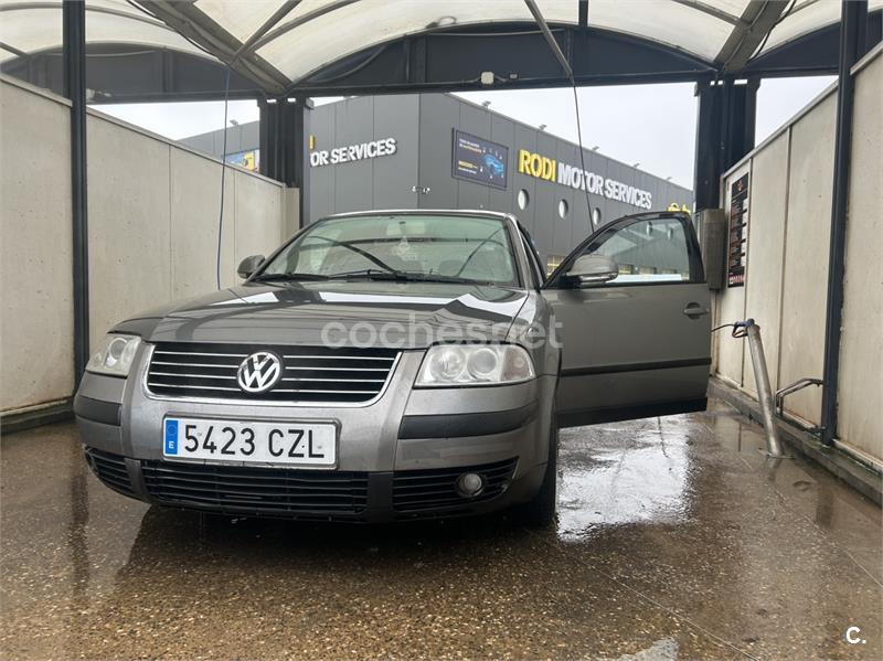 VOLKSWAGEN Passat 1.9 TDi Advance