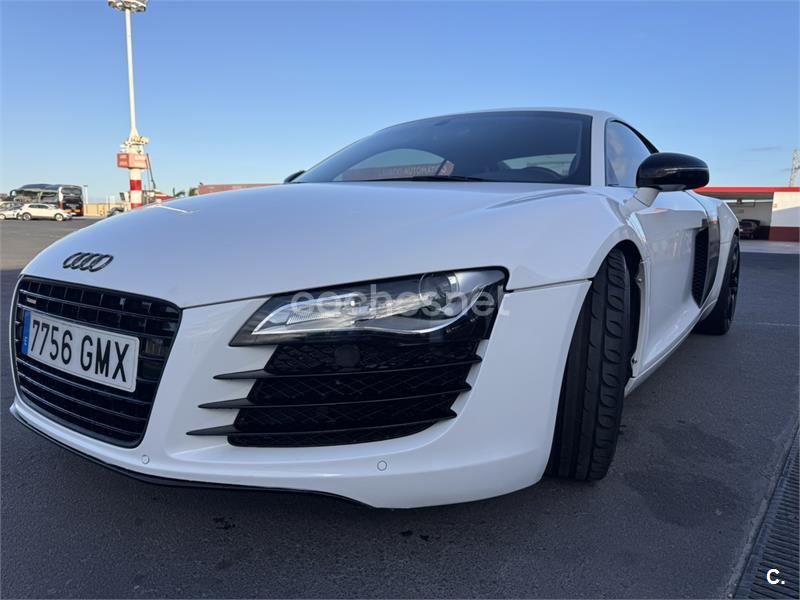 AUDI R8 4.2 FSI V8 quattro R tronic