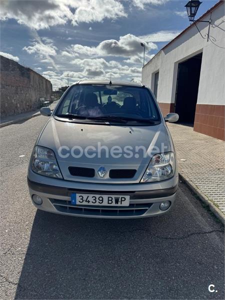 RENAULT Scenic