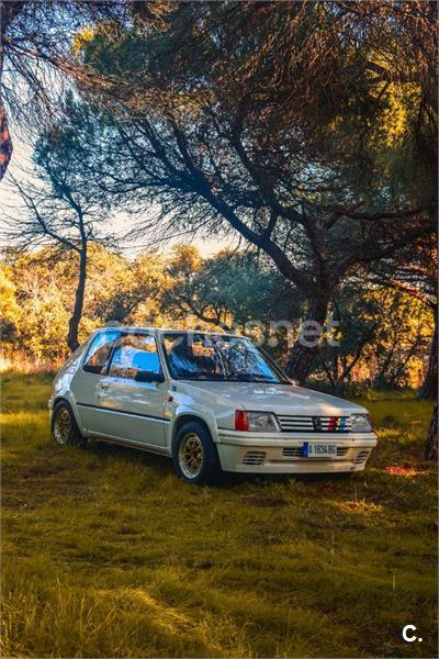 PEUGEOT 205