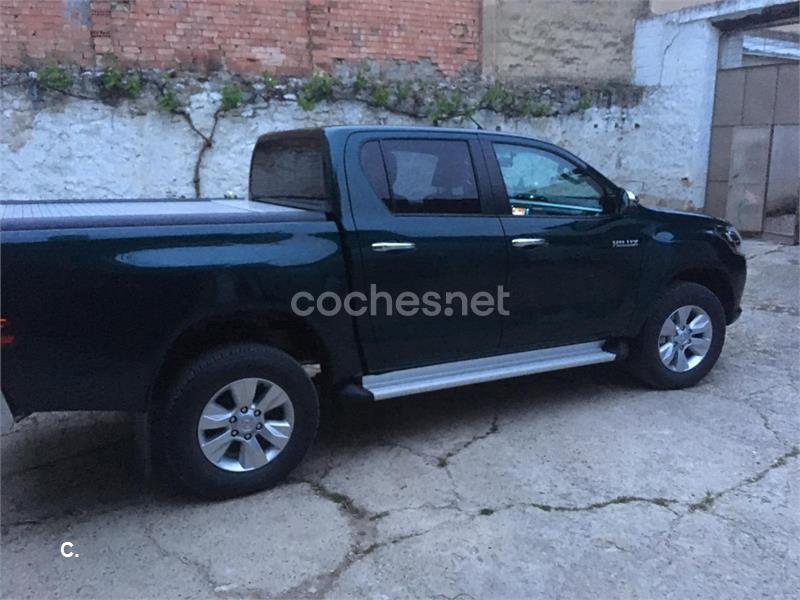 TOYOTA Hilux 2.4 D4D Cabina Doble VX