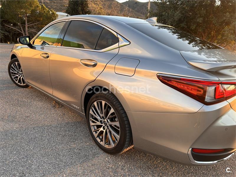 LEXUS ES 2.5 300h Business