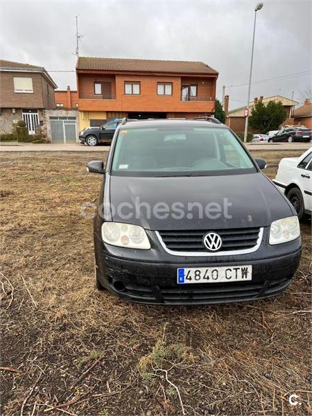 VOLKSWAGEN Touran