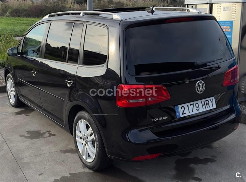 VOLKSWAGEN Touran