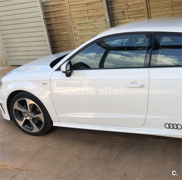 AUDI A3 1.6 TDI clean d S line edition