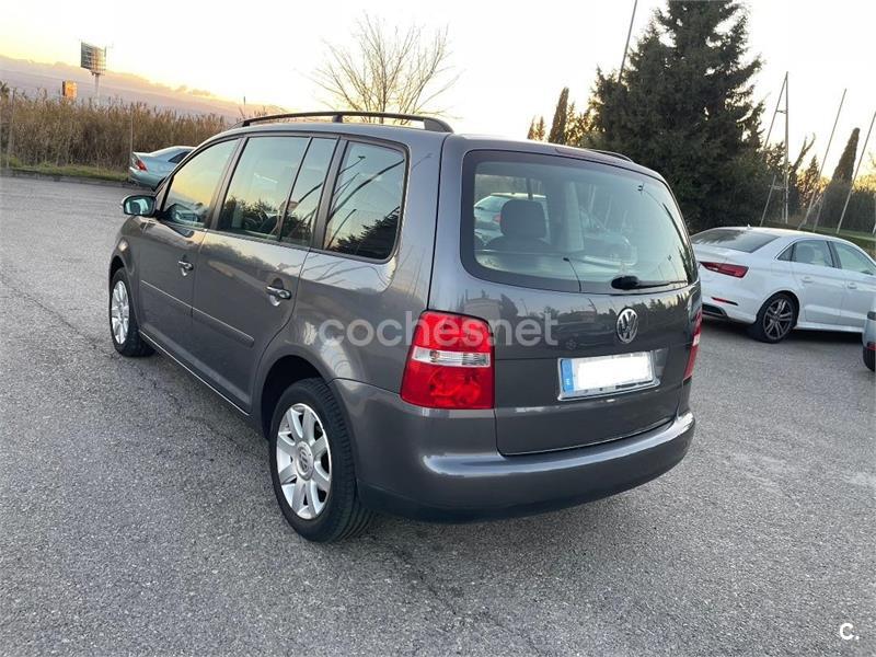 VOLKSWAGEN Touran