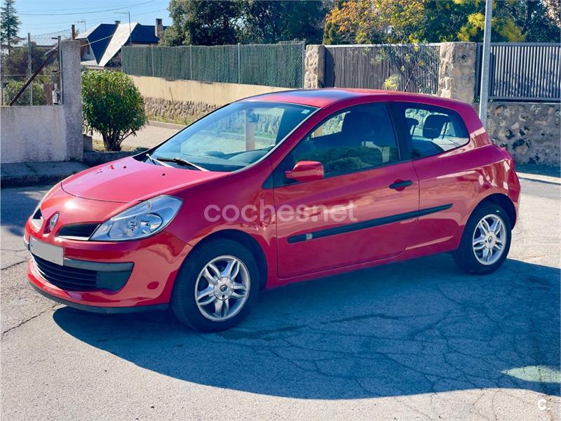 RENAULT Clio Authentique 1.2 16v eco2