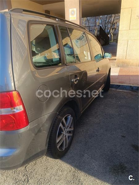 VOLKSWAGEN Touran 1.9 TDI ADVANCE