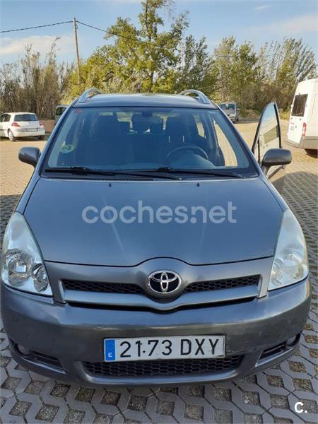 TOYOTA Corolla Verso