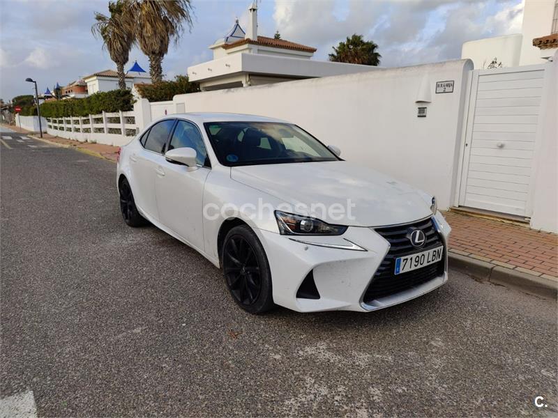 LEXUS IS 2.5 300h Executive Parking