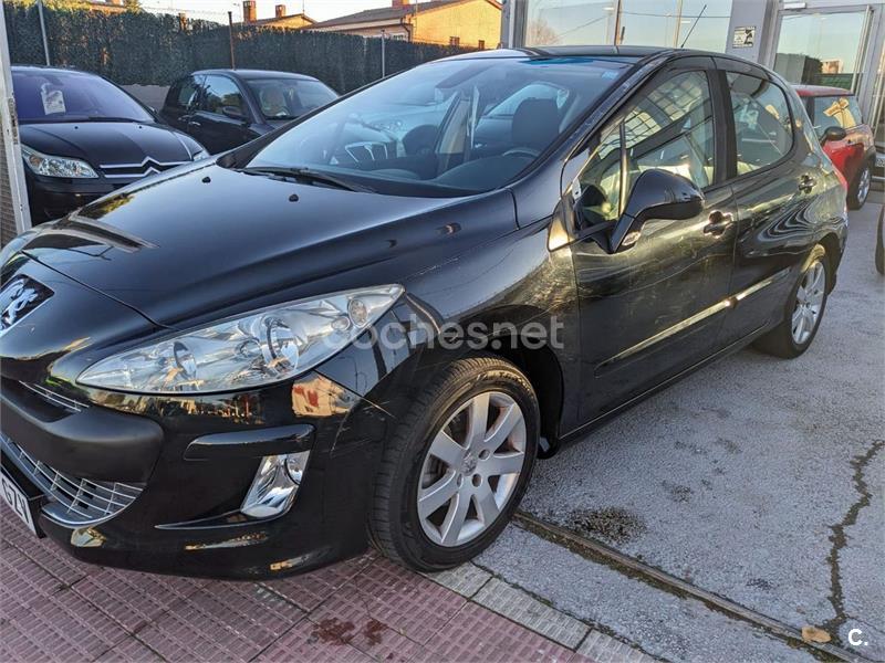 PEUGEOT 308 Confort 1.6 HDI 110 FAP 5 velocidades