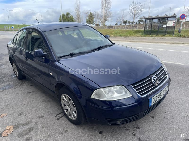 VOLKSWAGEN Passat 1.6 Edition