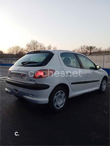 PEUGEOT 206