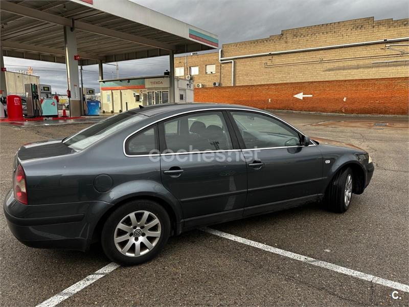 VOLKSWAGEN Passat 1.9 TDi Trendline