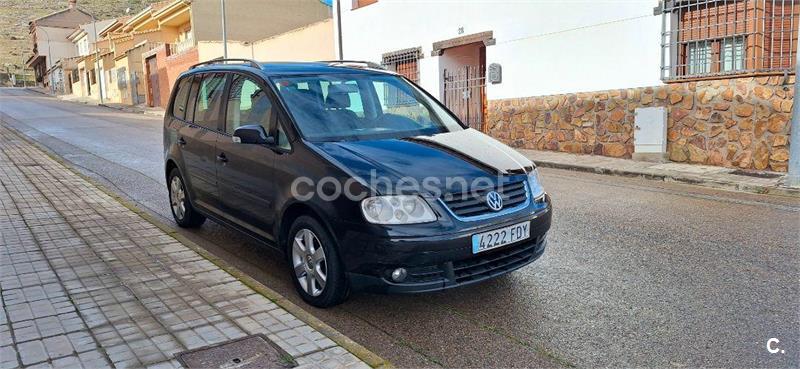 VOLKSWAGEN Touran