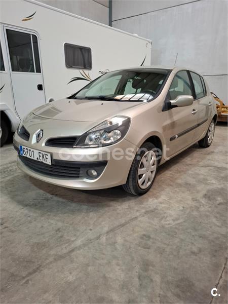 RENAULT Clio Emotion 1.2 16v