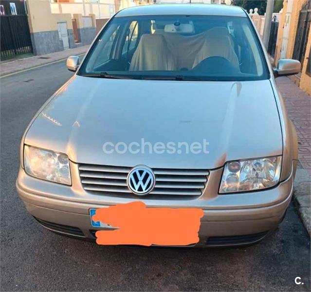 VOLKSWAGEN Bora