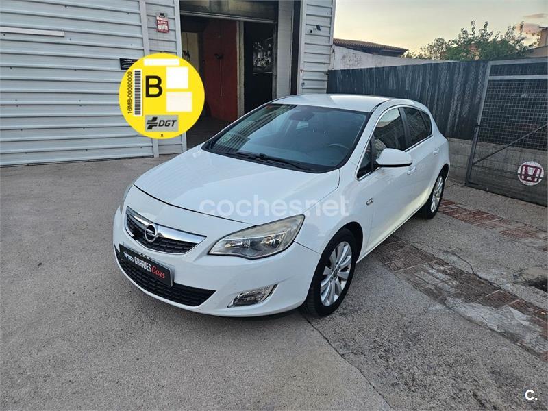 OPEL Astra 2.0 CDTi Cosmo Auto