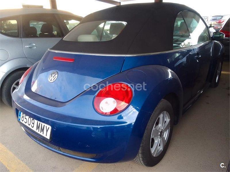 VOLKSWAGEN New Beetle
