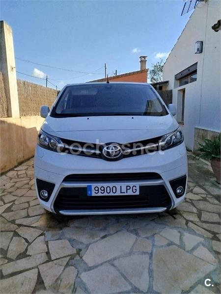 TOYOTA Verso