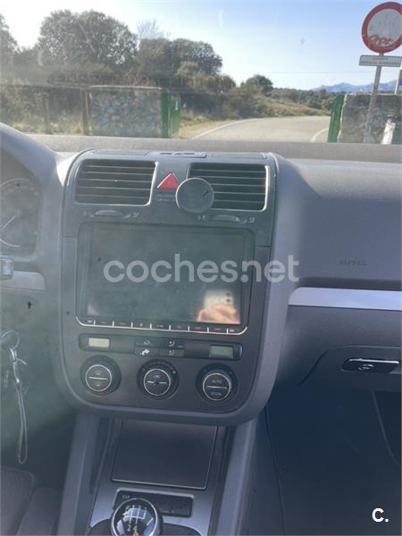 VOLKSWAGEN Golf 1.6 HIGHLINE