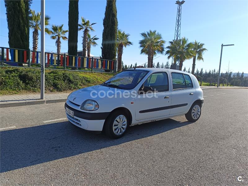 RENAULT Clio Authentique 1.2