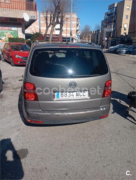 VOLKSWAGEN Touran
