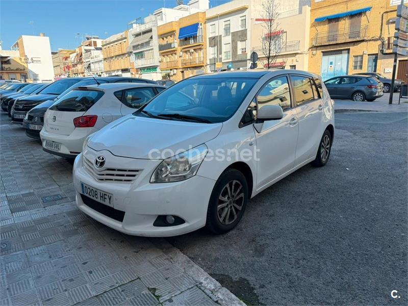 TOYOTA Verso