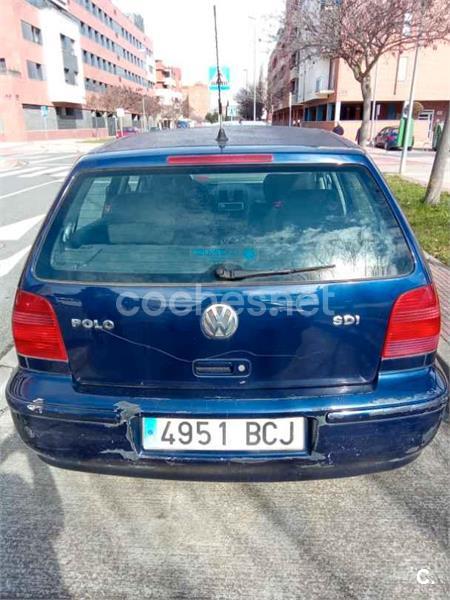 VOLKSWAGEN Polo