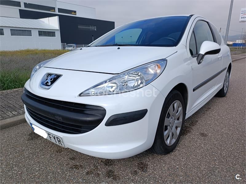 PEUGEOT 207 Confort 1.4 HDI 70