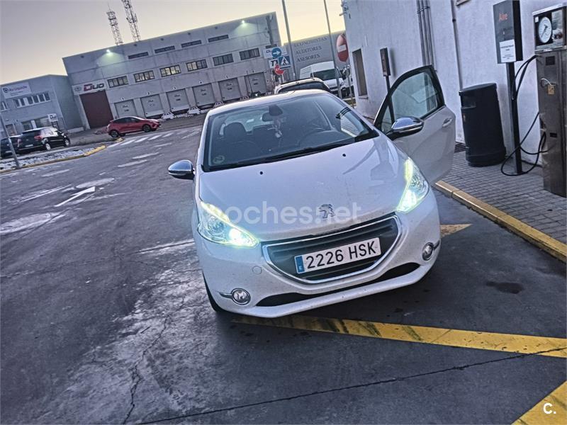 PEUGEOT 208 ALLURE 1.6 eHDi 92