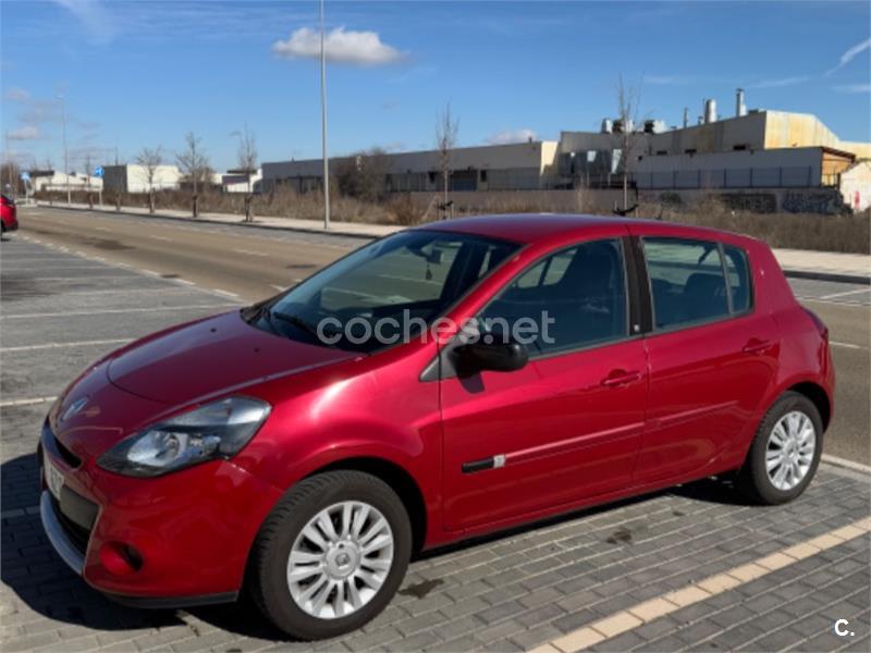 RENAULT Clio Expression 1.2 16v eco2