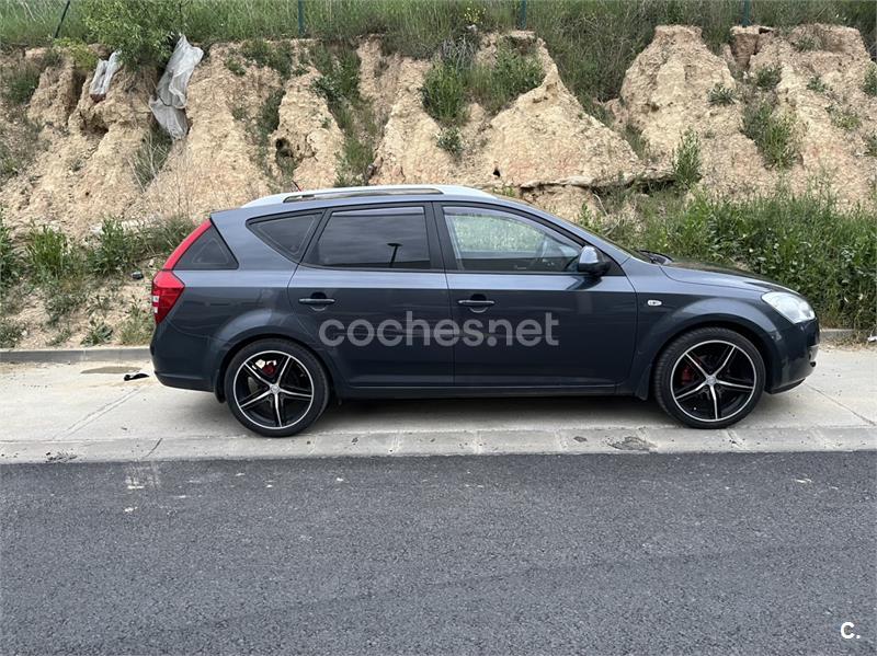 KIA cee'd Sporty Wagon 2.0 CRDi Emotion
