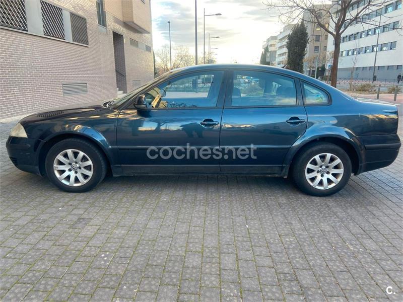 VOLKSWAGEN Passat 1.9 TDI Advance