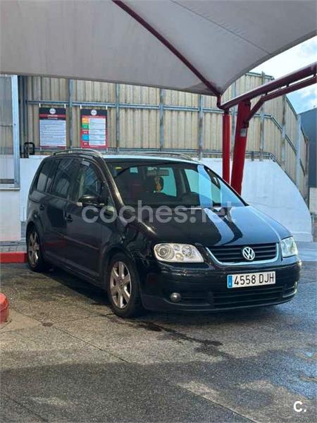 VOLKSWAGEN Touran