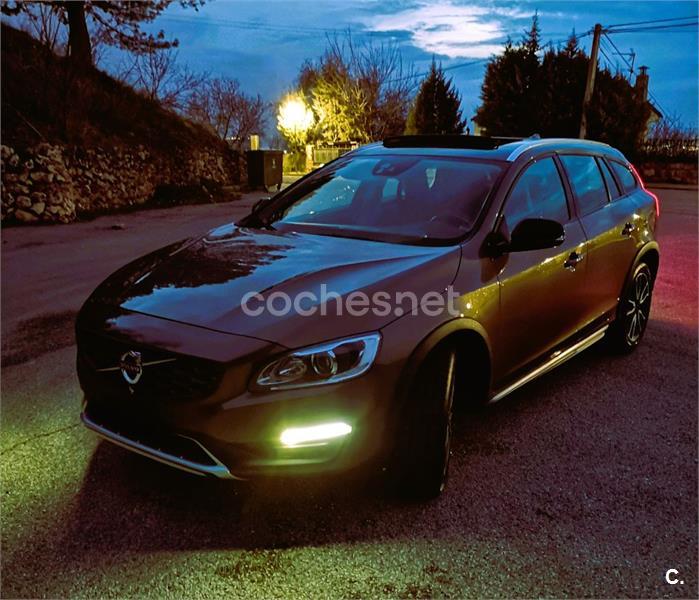 VOLVO V60 Cross Country 2.0 D3 Summum Auto