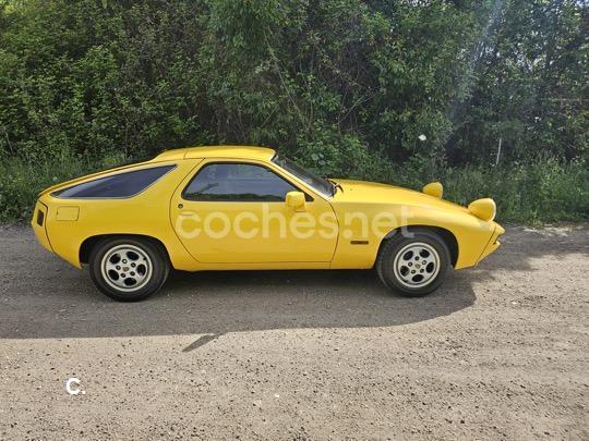 PORSCHE 928