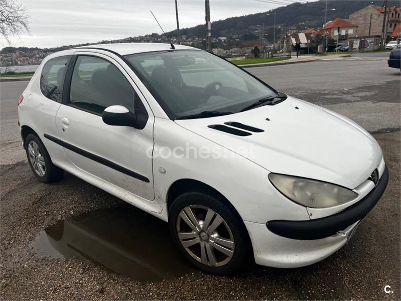 PEUGEOT 206