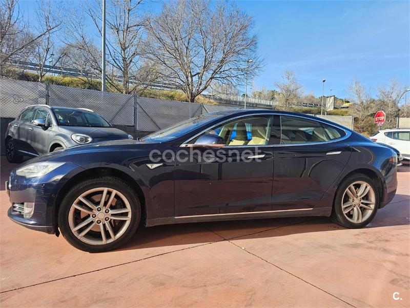 TESLA Model S 75