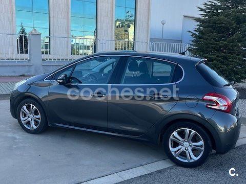 PEUGEOT 208 ALLURE 1.2 VTi 82